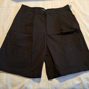 DKNY men's size 36 black pleated front shorts. New